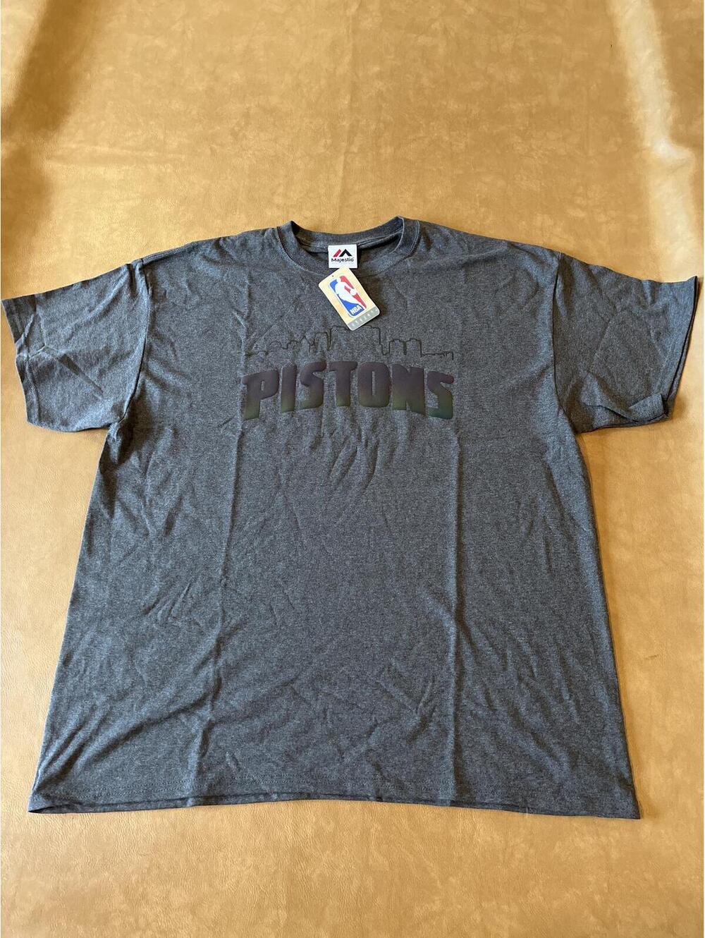Detroit Pistons Majestic T-Shirt (Adult XL) NWT